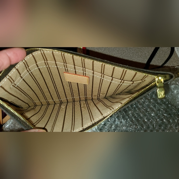 Louis Vuitton Neverfull MM GM Monogram Pouch - Picture 10 of 13